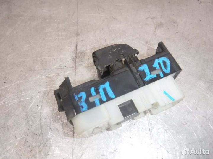 Кнопка стеклоподъемника задняя правая Toyota Lc