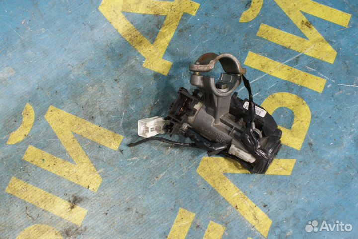 Замок зажигания toyota avensis 1