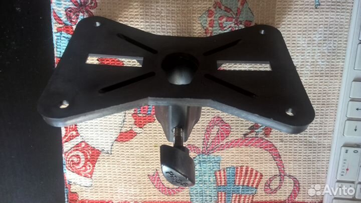 Подставка для мониторов пультов и усилителей