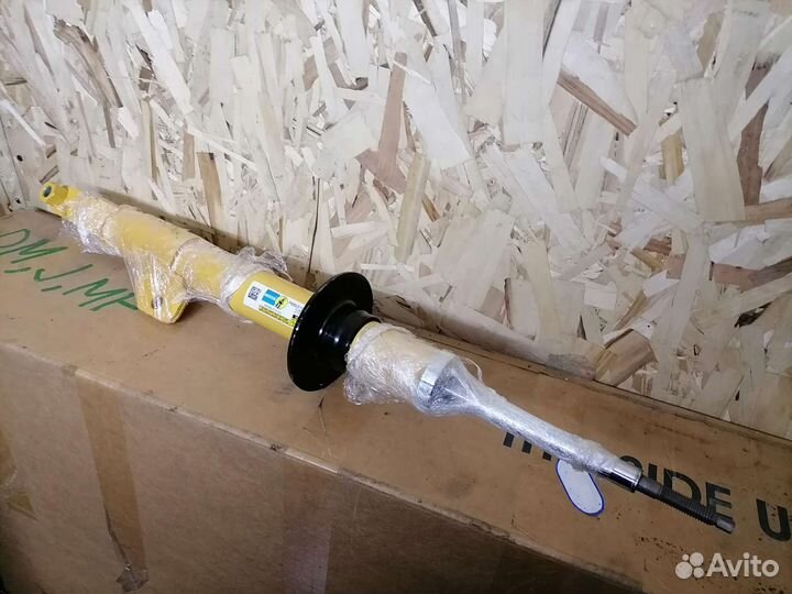 Стойка перед правая Dodge Challenger LC