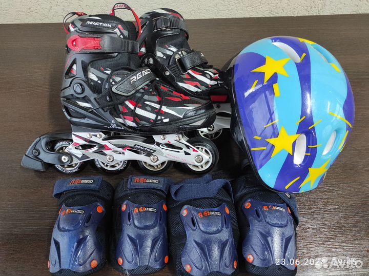 Коньки роликовые и комплект защиты и шлем