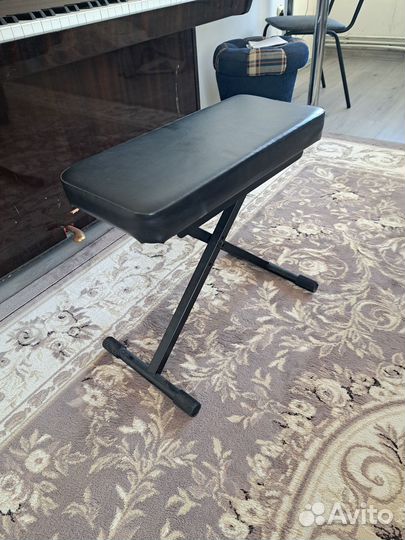Скамейка для игры на фортепиано