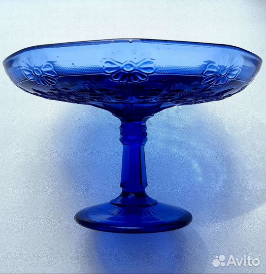 Старинная ваза для фруктов. Цветное стекло