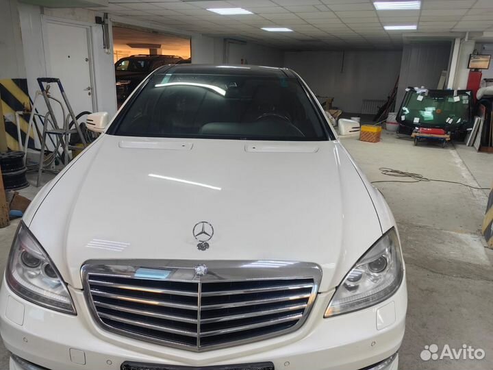 Лобовое стекло mercedes benz S-class (W221)