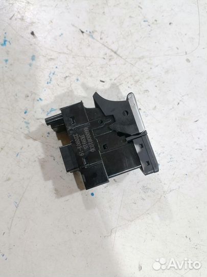 Кнопка стояночного тормоза (Geely Coolray)