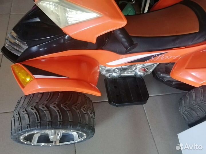 Детский квадроцикл на аккумуляторе