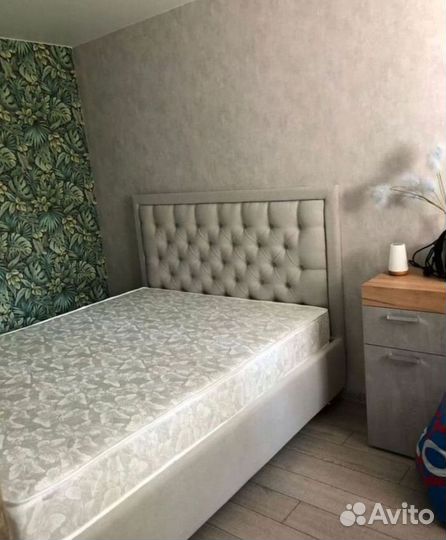 Кровать с молдингом