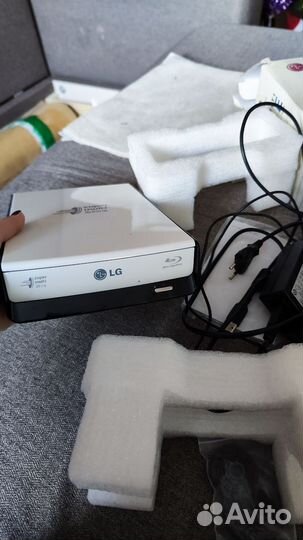 Оптический привод DVD-RW LG BE08LU20