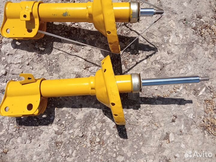 Subaru outback стойки