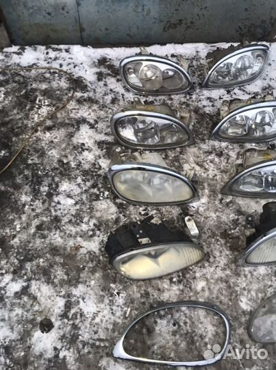 Передние фары левая правая газ Волга 31105,3110