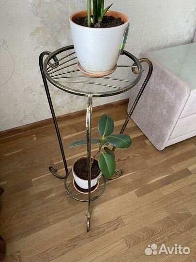 Подставка под цветы металлическая