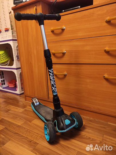 Самокат трехколесный