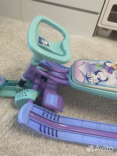 Снегокат на колесах с ручкой