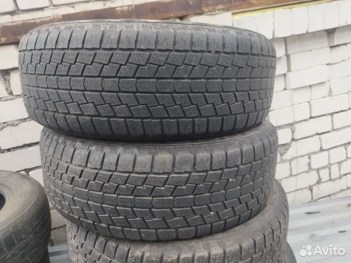 Hankook Nordik IS RW08 235/60 R18 103T