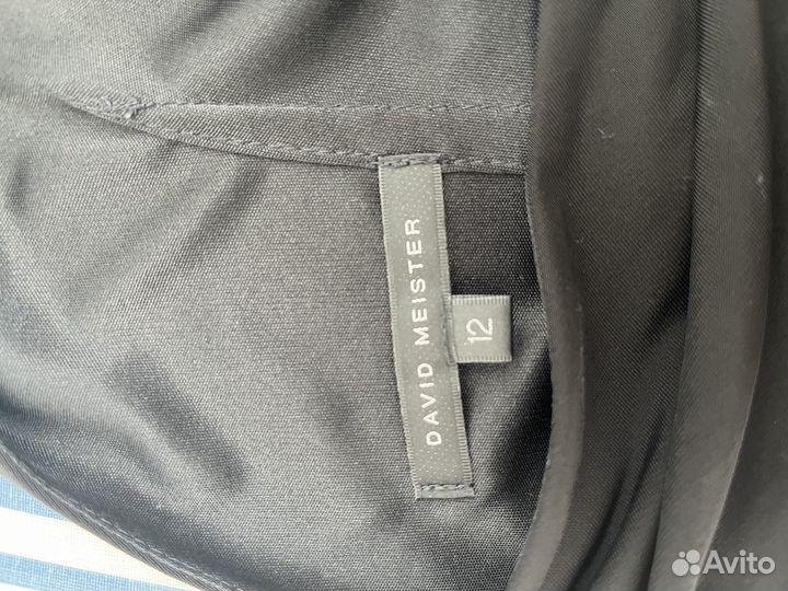 Вечернее черное платье с открытой спиной