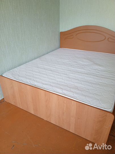 Кровать двухспальная 160 200 с матрасом