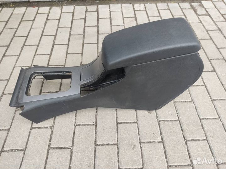 Подлокотник, тоннель Пежо 407