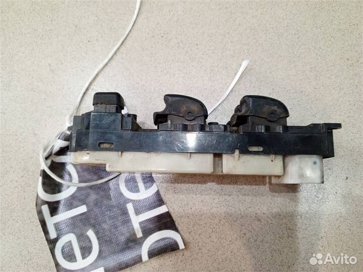 Блок управления стеклоподъемниками передний правы