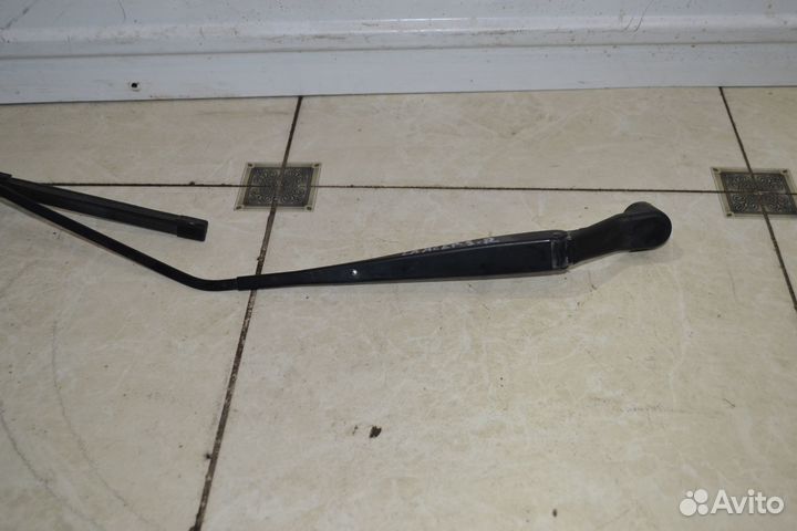 Поводок дворника правый Mitsubishi Lancer 9