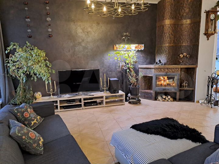 Коттедж 323 м² на участке 7,3 сот.