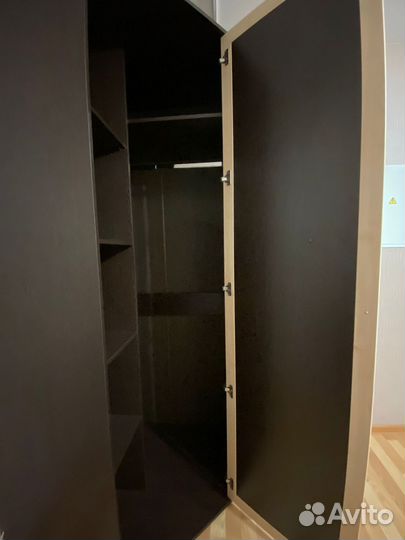 Угловой шкаф