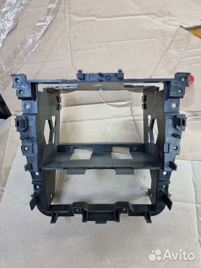 Рамка магнитолы VW Golf V