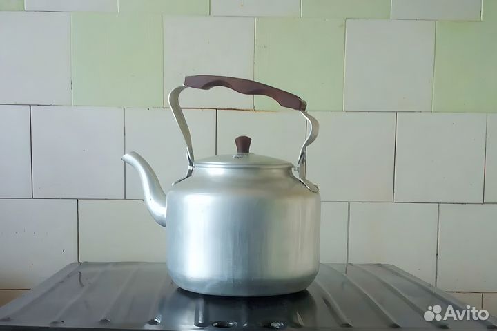 Aлюминиевый чайник Советских времен