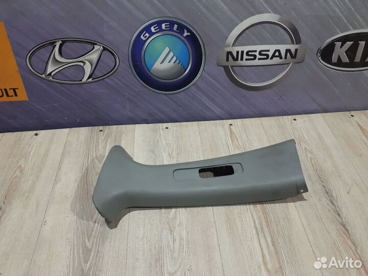 Обшивка средней стойки накладка ремня безопасности