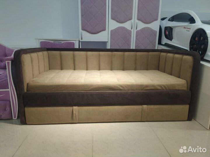 Мягкая кровать двухцветная