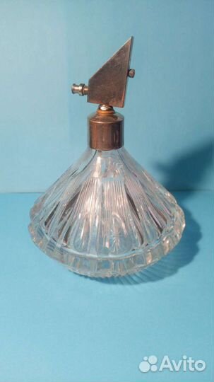 Старинный хрустальный флакон для духов