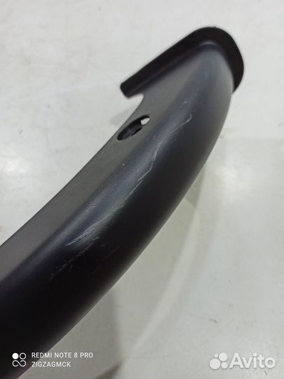 Накладка (кожух) петли крышки багажника правая