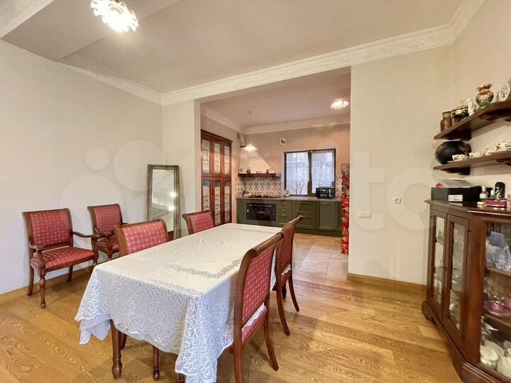 Дом 198 м² на участке 8,6 сот.