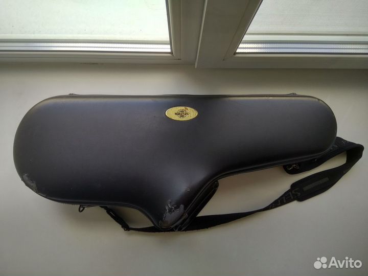 Жёсткий кейс для альт-саксофона Henri Selmer Paris