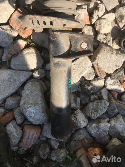 Стойка амортизатора переднего правого seat Leon