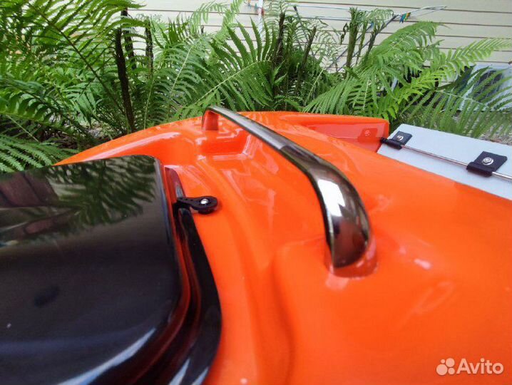 Прикормочный карповый кораблик для рыбалки