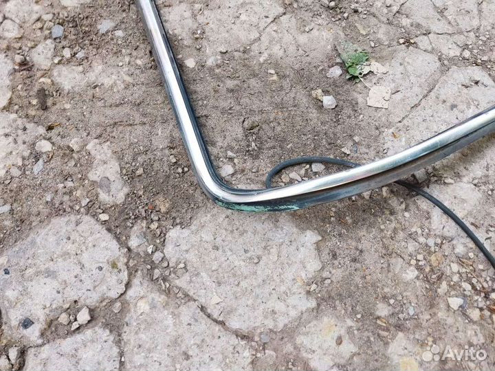 Уплотнитель стекла с молдингом москвич