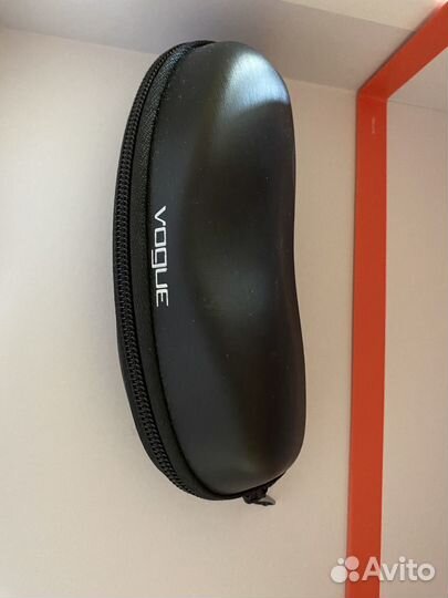 Солнцезащитные очки vogue