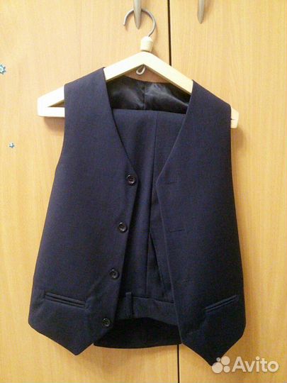 Костюм тройка