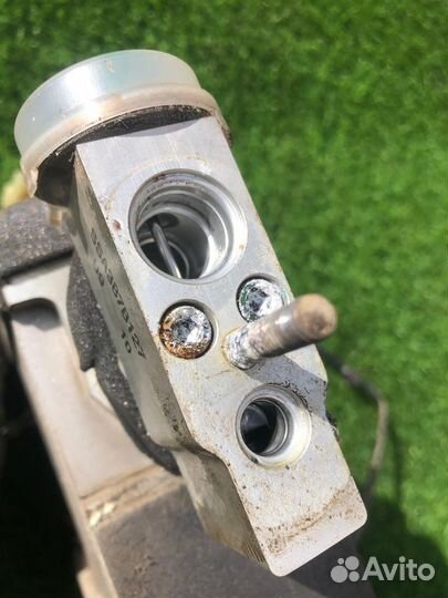 Радиатор печки в салоне Mitsubishi Galant 8