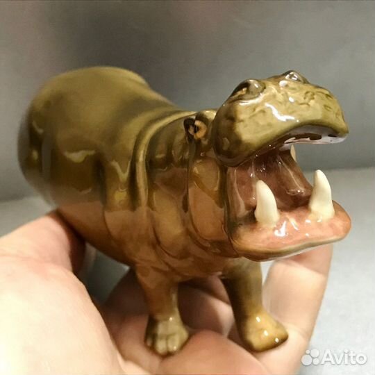 Бегемот фарфоровая статуэтка