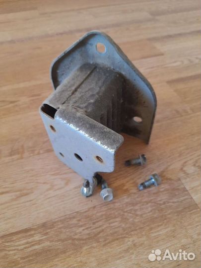 Кронштейн усилителя бампера Mitsubishi outlander
