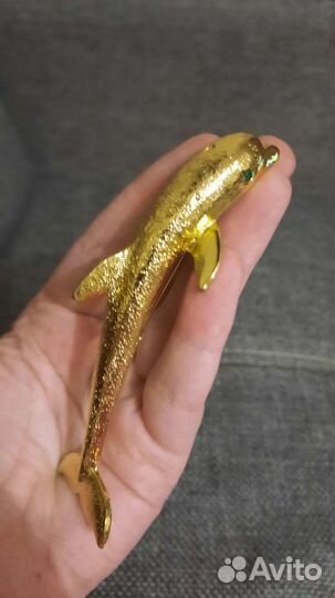 Наплечная крупная брошь дельфин