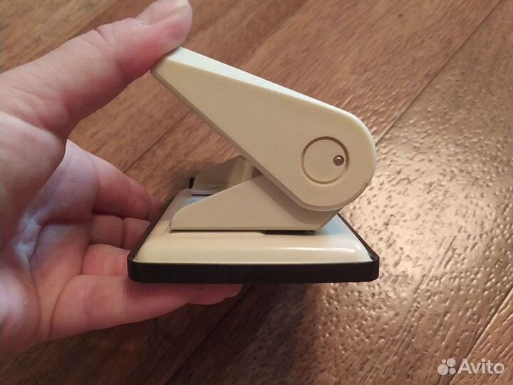 Дырокол 2шт