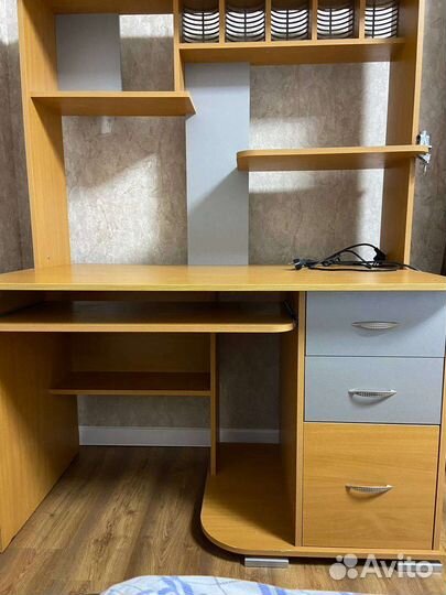 Компьютерный стол