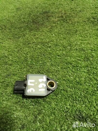 Датчик удара задний правый Dodge Caliber универсал