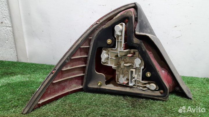 Фонарь задний правый Ford Mondeo 3 лифтбек 2.0