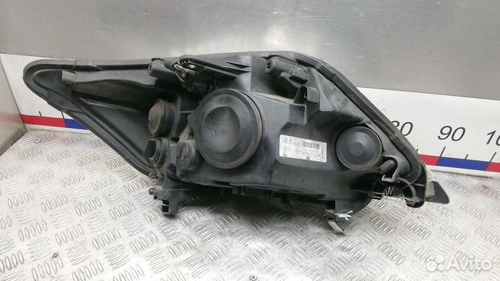 Фара Ford Kuga (2008-2012)