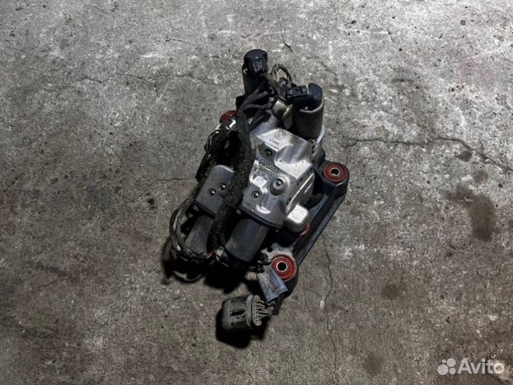 Блок клапанов гидроподвески Bmw 7 F02 N63B44A 2011