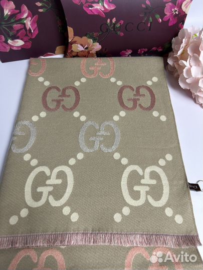 Кашемировый палантин Gucci бежевый с перламутром