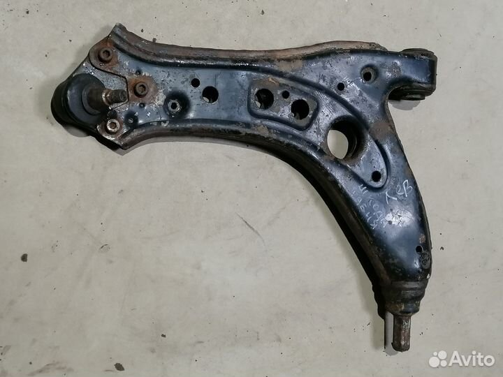 Рычаг подвески левый Skoda Fabia 1999-2007